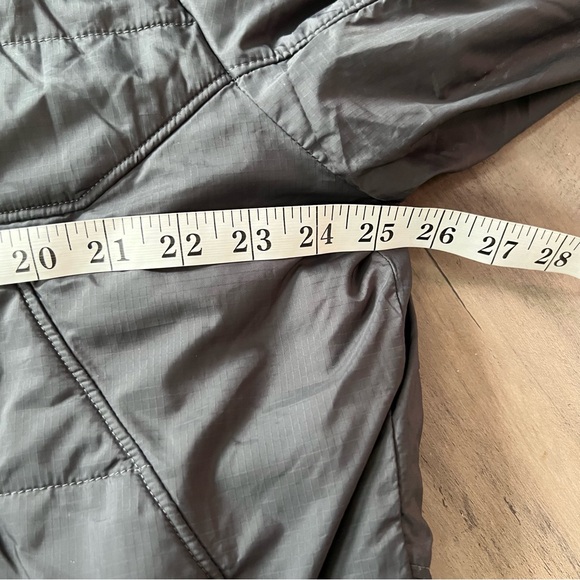 The North Face Men’s 450 Fill Down Jacket Gray XL Lightweight Insulated Puffer - Picture 13 of 14